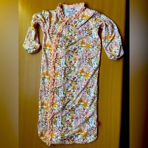 Magnetic me newborn / baby gown